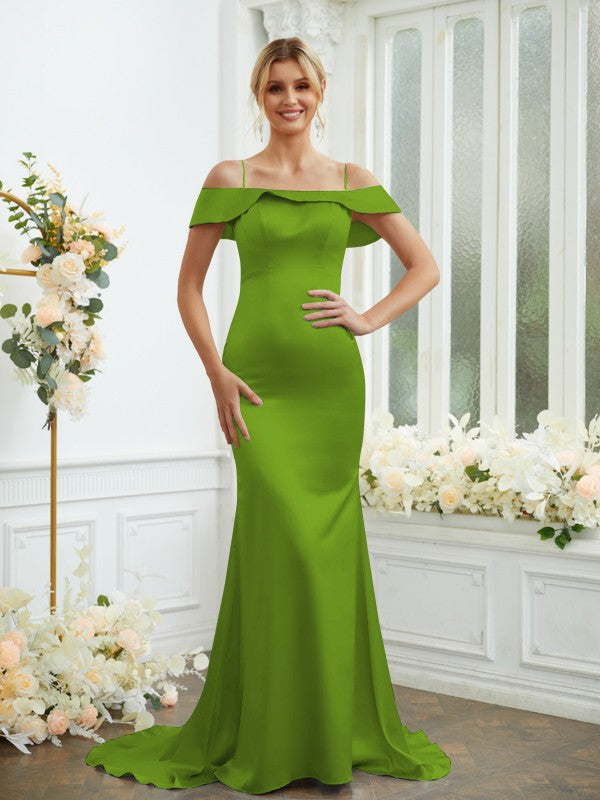 Vestidos de dama de honor con corte tubo/columna, satén tipo seda, tirantes finos, sin mangas, cola larga