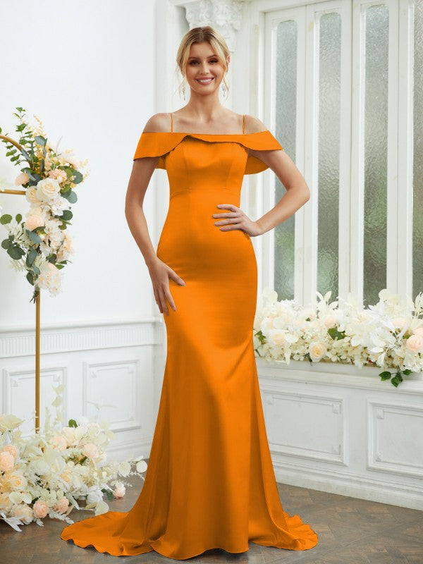 Vestidos de dama de honor con corte tubo/columna, satén tipo seda, tirantes finos, sin mangas, cola larga