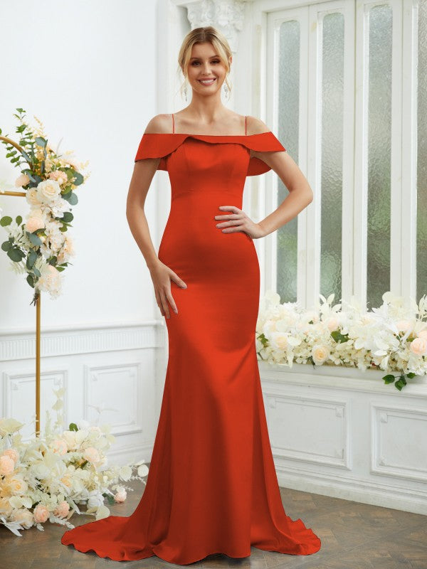 Vestidos de dama de honor con corte tubo/columna, satén tipo seda, tirantes finos, sin mangas, cola larga