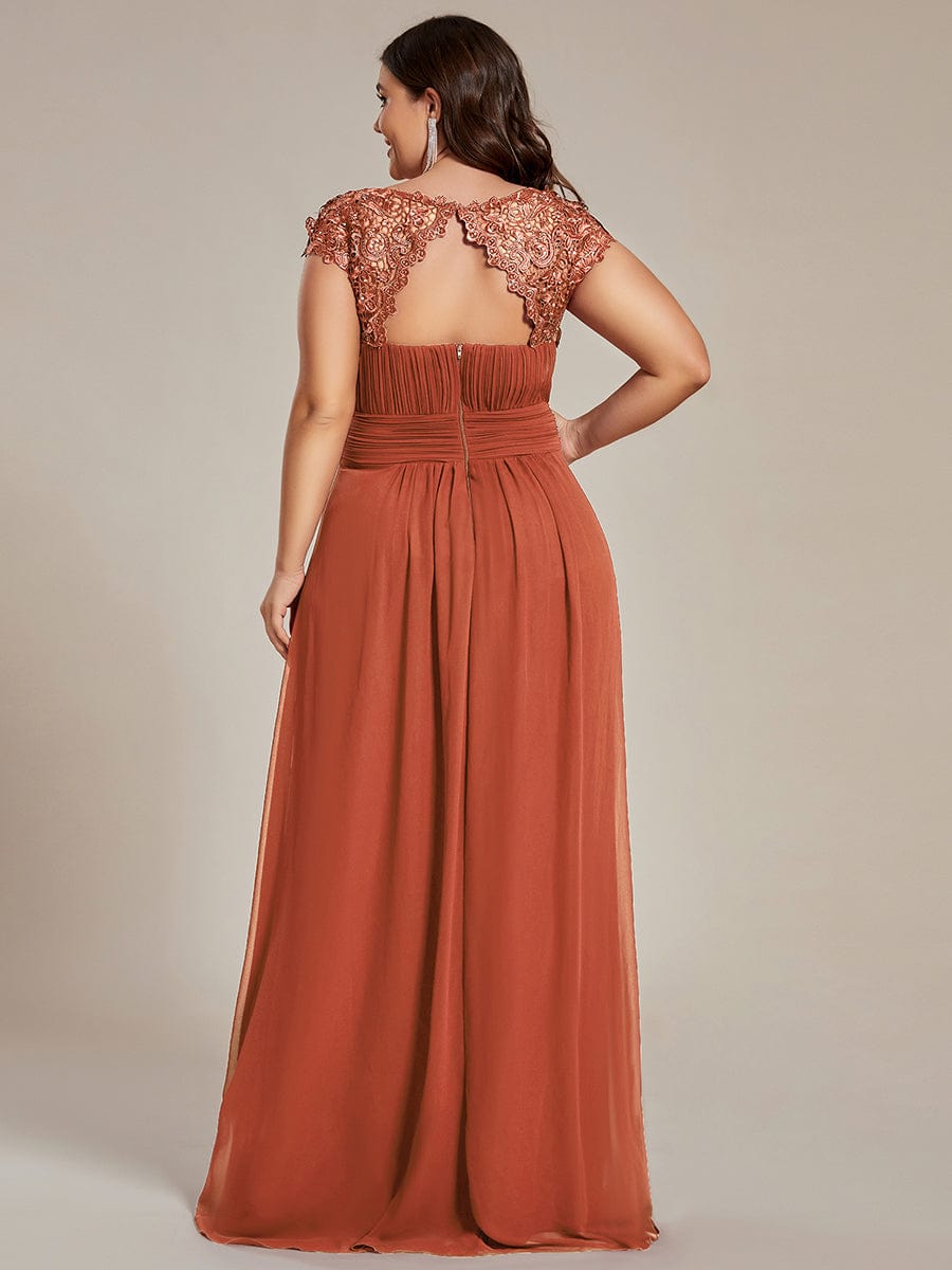 Elegantes bodenlanges Brautjungfernkleid mit Flügelärmeln aus Spitze