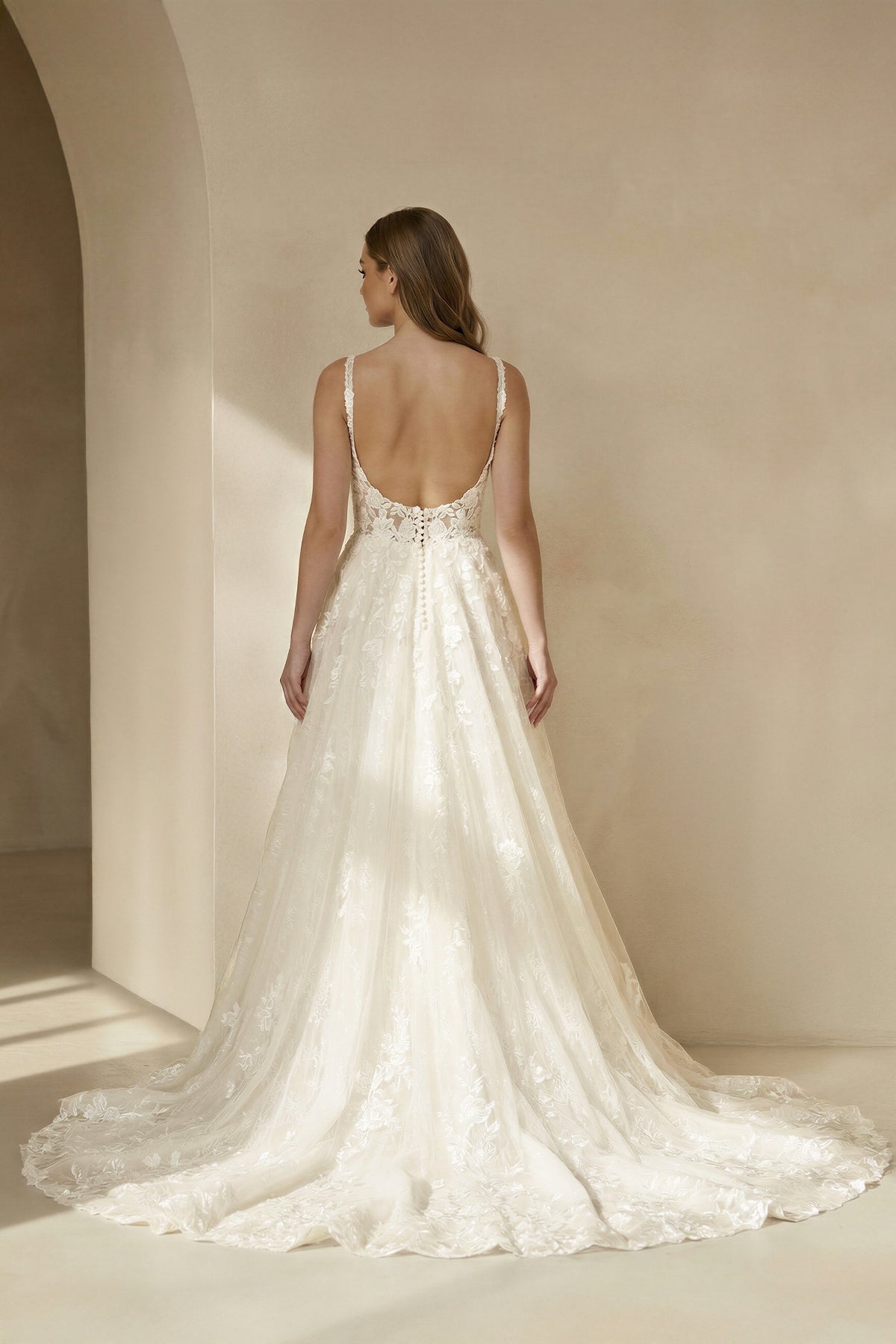 Gorgeous Scoop Neck Open Back Lace Wedding Dresses