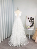 A-Linie/Princess-Linie Ärmellos Organza V-Ausschnitt Applikationen Sweep/Pinsel zug Brautkleider