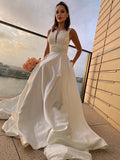 Vestidos de novia de corte A/princesa, de satén, con volantes, escote redondo, sin mangas y cola larga.