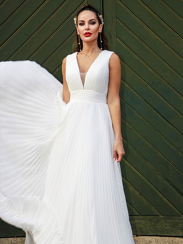 A-Linie/Princess-Linie Chiffon Rüschen V-Ausschnitt Ärmellos Sweep/Pinsel zug Brautkleider
