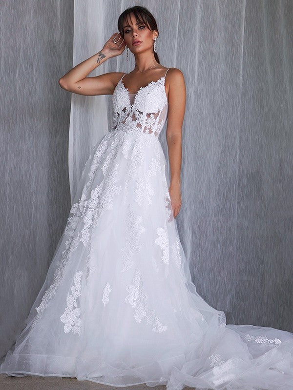 Vestidos de novia de corte A/princesa, de tul, con tirantes finos, sin mangas, apliques y cola.