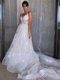 Vestidos de novia de corte A/princesa, de tul, con tirantes finos, sin mangas, apliques y cola.
