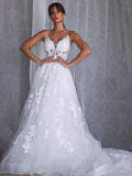 Vestidos de novia de corte A/princesa, de tul, con tirantes finos, sin mangas, apliques y cola.