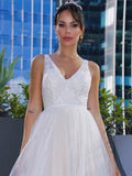 A-Linie/Princess-Linie Tüll V-Ausschnitt Applikationen Ärmellos Sweep/Pinsel zug Brautkleider
