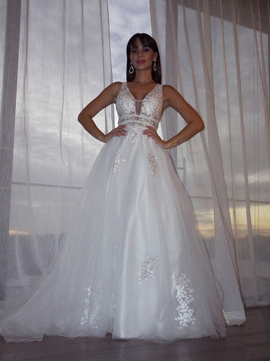 A-Line/Princess V-neck Tulle Sleeveless Applique Sweep/Brush Train Wedding Dresses Bridal Gowns