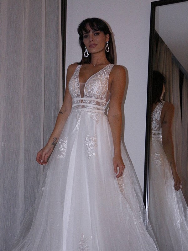 A-Line/Princess V-neck Tulle Sleeveless Applique Sweep/Brush Train Wedding Dresses Bridal Gowns