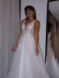 A-Line/Princess V-neck Tulle Sleeveless Applique Sweep/Brush Train Wedding Dresses Bridal Gowns