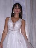 A-Line/Princess V-neck Tulle Sleeveless Applique Sweep/Brush Train Wedding Dresses Bridal Gowns