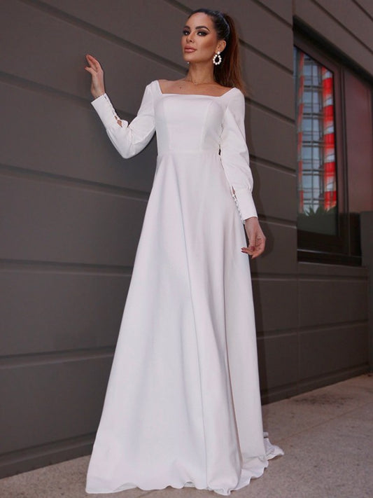 Vestidos de novia de corte A/princesa, de crepé elástico, con volantes, mangas largas, con cola larga y corte cuadrado.