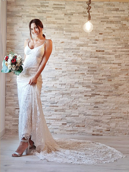 Vestidos de novia con escote tubo/columna, apliques de encaje, tirantes finos, sin mangas, cola de corte