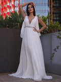 Vestidos de novia de corte A/princesa, de gasa, con faja/cinturón, escote en V, mangas 3/4 y cola larga.