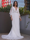 Vestidos de novia de corte A/princesa, de gasa, con faja/cinturón, escote en V, mangas 3/4 y cola larga.