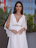 Vestidos de novia de corte A/princesa, de gasa, con faja/cinturón, escote en V, mangas 3/4 y cola larga.