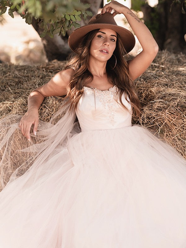 Vestidos de novia de corte A/princesa, tul, volantes, tirantes finos, sin mangas, cola larga