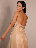A-Linie/Princess-Linie Spitze Applikationen V-Ausschnitt Ärmellos Sweep/Pinsel zug Brautkleider Champagner Brautkleider