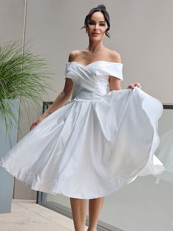 A-Linie/Princess-Linie Satin Rüschen Off-the-Shoulder Ärmellos Wadenlang Brautkleider Brautkleider