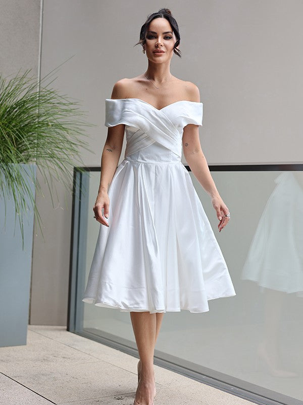 A-Linie/Princess-Linie Satin Rüschen Off-the-Shoulder Ärmellos Wadenlang Brautkleider Brautkleider
