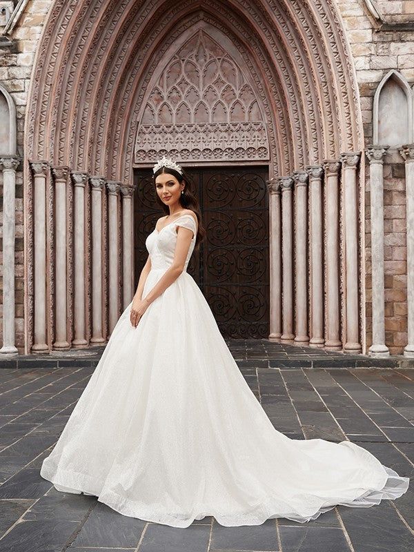 Ballkleid Tüll Geraffte Off-the-Shoulder Ärmellose Hofschleppe Brautkleider Brautkleider