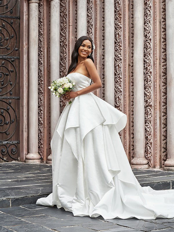 Ballkleid Satin Rüschen Trägerlos Ärmellos Hofschleppe Brautkleider Brautkleider