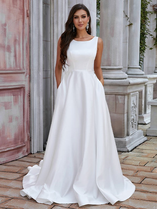 Vestidos de novia de corte A/princesa, de satén, con volantes, escote redondo, sin mangas y cola larga.