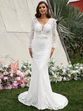 Vestidos de novia con escote en V, mangas largas, encaje, flores hechas a mano y cola larga.