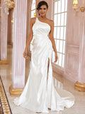 Etui-Linie/Säule Satin Rüschen One-Shoulder-Träger Ärmellos Sweep/Pinsel Zug Brautkleider Brautkleider