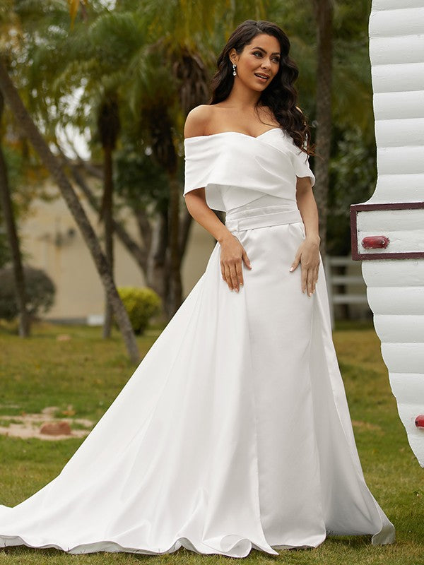 Etui-Linie/Säule Satin Geraffte Off-the-Shoulder Ärmellos Kapelle-schleppe Brautkleider Brautkleider