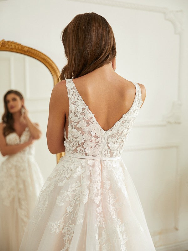 A-Line/Princess Tulle Applique V-neck Sleeveless Chapel Train Wedding Dresses Bridal Gowns