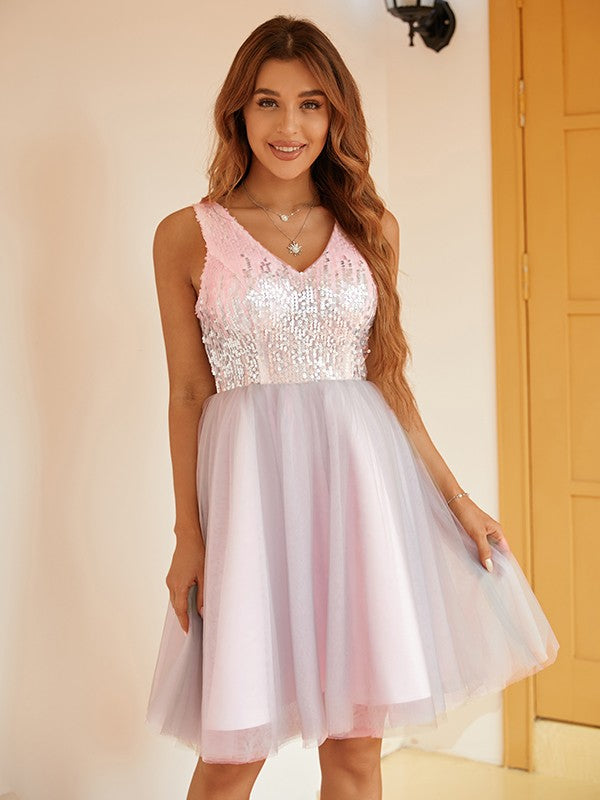Vestido de cóctel corto/mini sin mangas con escote en V y lentejuelas de corte A/princesa para fiesta de graduación y regreso a casa