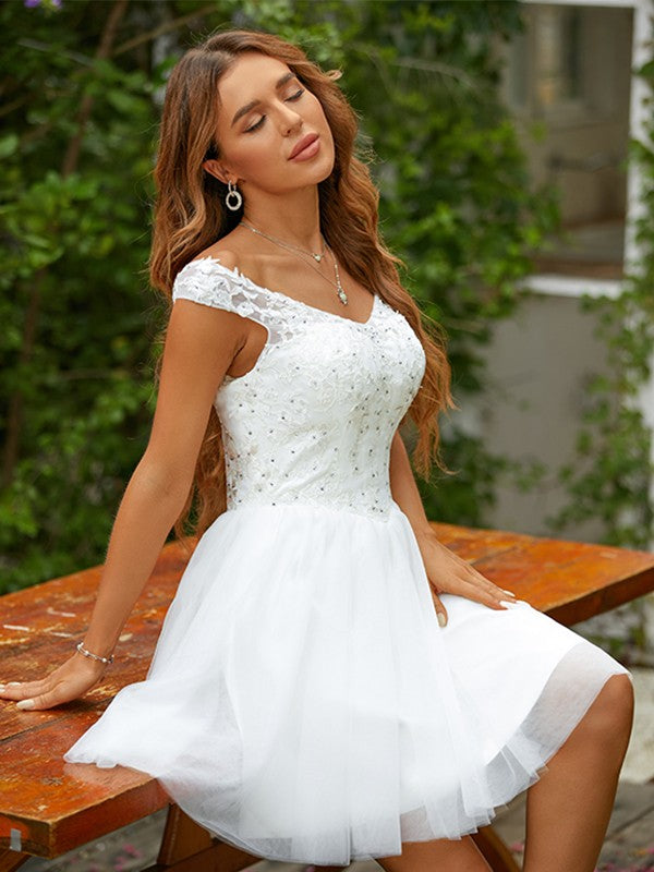 A-Linie/Princess-Linie Tüll Spitze V-Ausschnitt Ärmellos Kurz/Mini Cocktailkleider Ballkleid