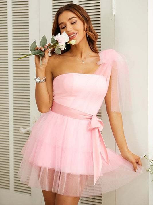 A-Linie/Princess-Linie Tüll Schärpe/Band/Gürtel One-Shoulder Ärmellos Kurz/Mini Cocktailkleider Ballkleid