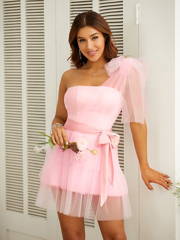 Vestido de cóctel corto/mini sin mangas, corte A/princesa, de tul, con faja/cinturón, un hombro, para fiesta de graduación y regreso a casa