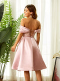 A-Linie/Princess-Linie Satin Perlenbesetzt Schulterfrei Ärmellos Knielang Kleider Ballkleid