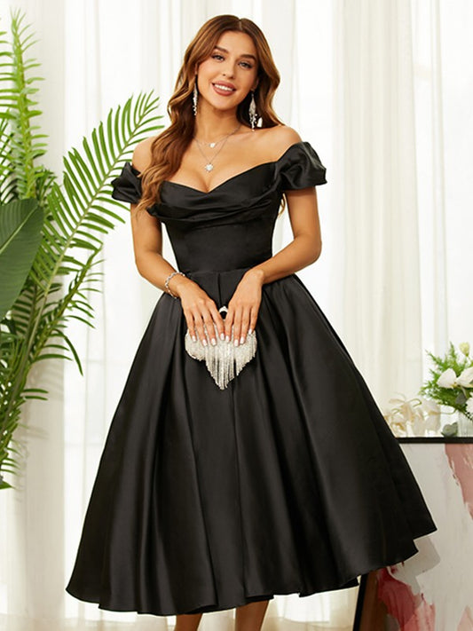 A-Linie/Princess-Linie Satin Geraffte Schulterfreie Ärmellose Wadenlange Kleider Ballkleid