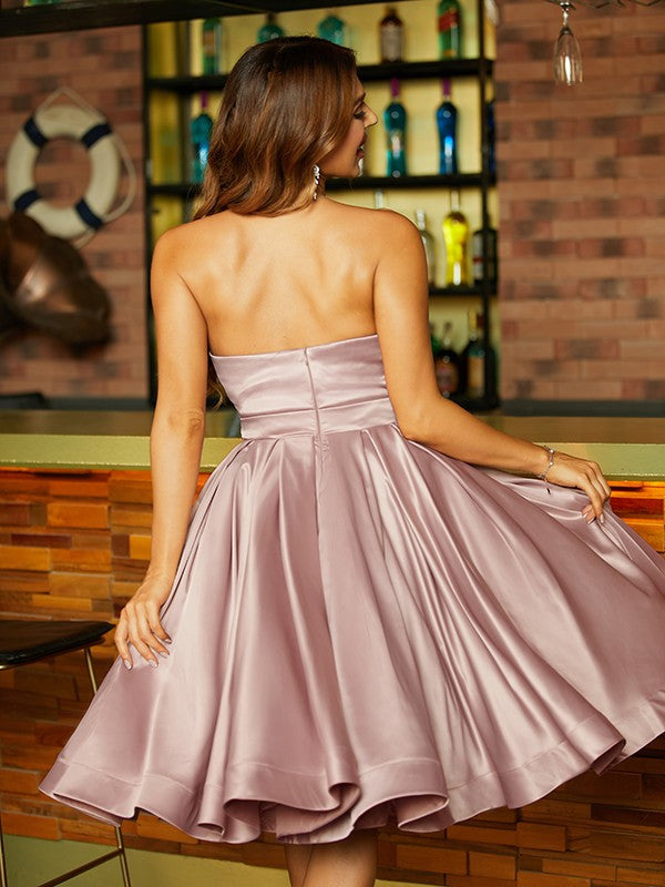 A-Linie/Princess-Linie Charmeuse Rüschen Herzausschnitt Ärmellos Knielang Kleider Ballkleid