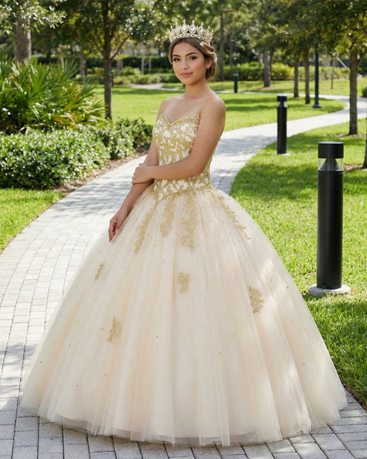 Quinceanera Dress Ivory Ball Gown Sweetheart Appliques Beading Prom Dresses