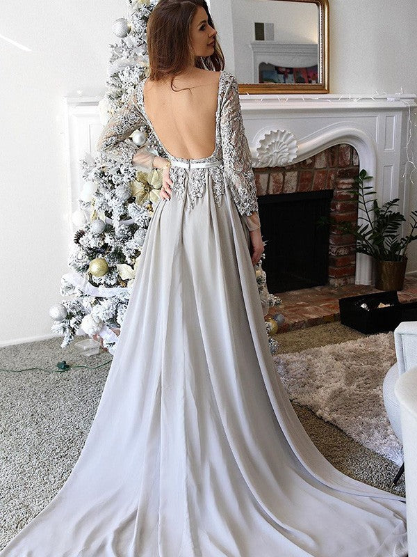 Vestido de noche de fiesta con corte A/princesa, de gasa, con apliques, escote barco y mangas largas.