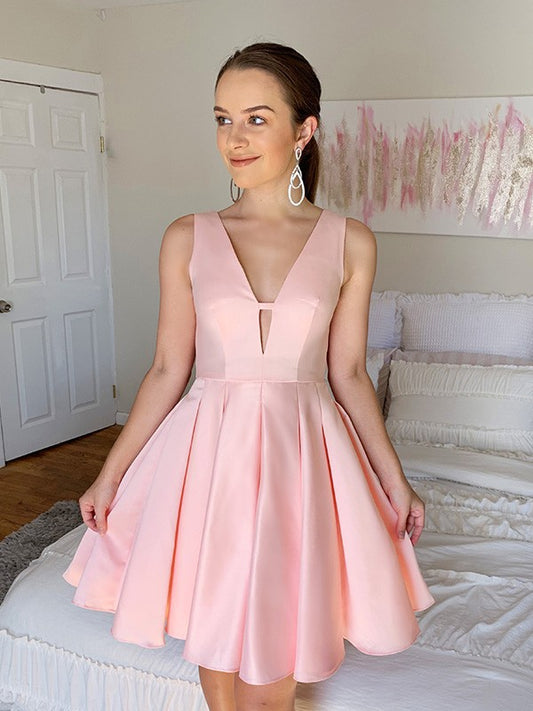 Vestido de cóctel corto/mini de satén con volantes, escote en V, sin mangas y corte A/princesa