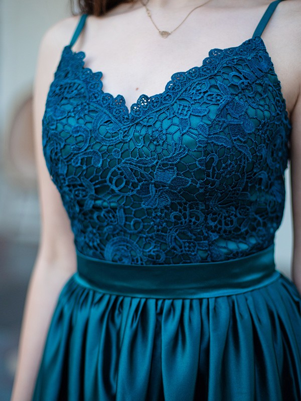 Vestido de noche de graduación con tirantes finos, sin mangas, largo hasta el suelo, con encaje, imitación seda satinada