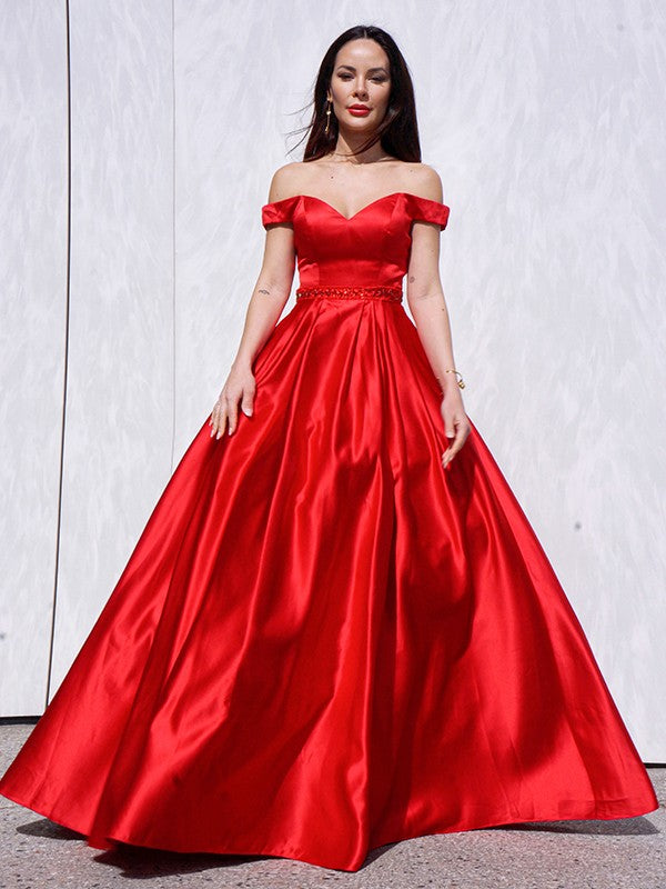 Vestido de noche de graduación de corte A/princesa, sin mangas, hombros descubiertos, satén, volantes y largo hasta el suelo