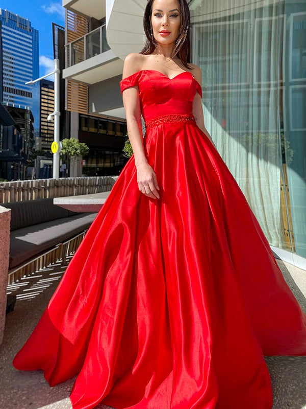 Vestido de noche de graduación de corte A/princesa, sin mangas, hombros descubiertos, satén, volantes y largo hasta el suelo