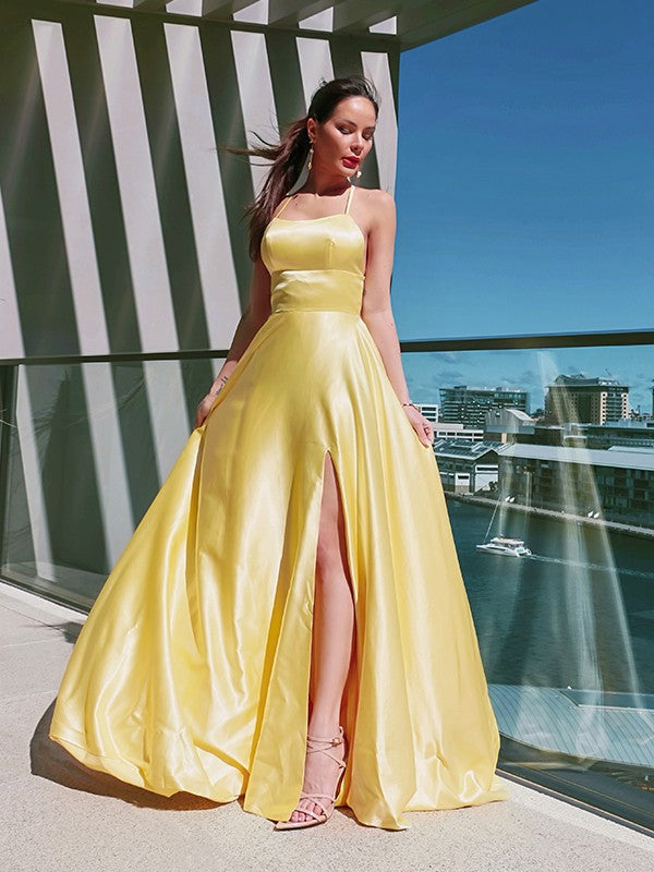 Vestido de noche de graduación con tirantes finos, corte princesa, satén sedoso, sin mangas, volantes y cola larga.