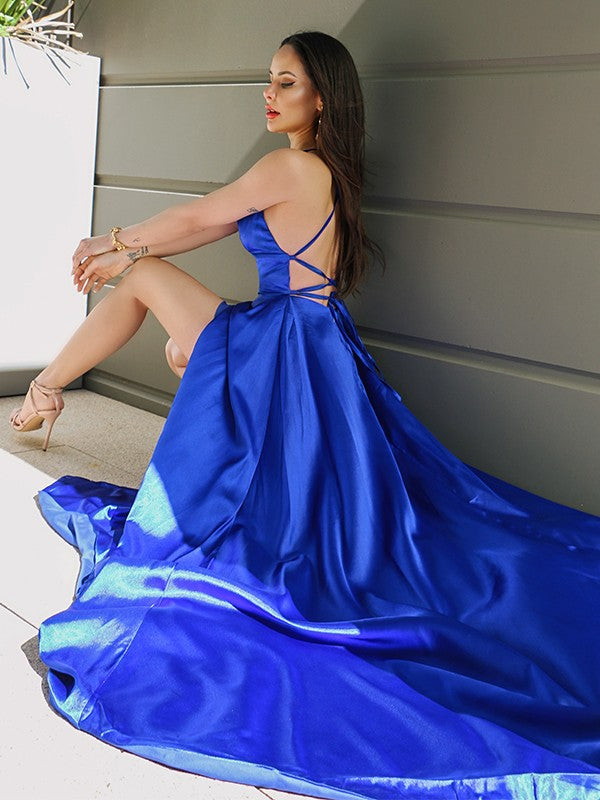 Vestido de noche de graduación con tirantes finos, corte princesa, satén sedoso, sin mangas, volantes y cola larga.
