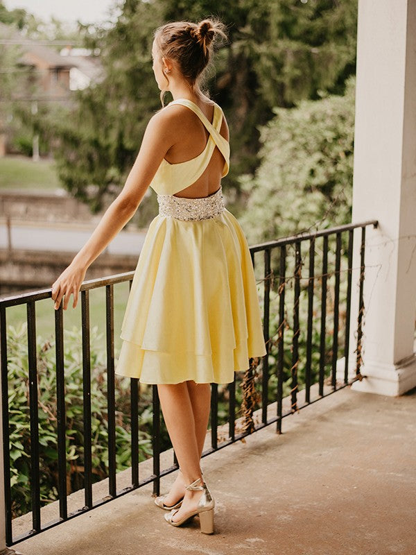 A-Linie/Princess-Linie Satin Perlen verziert U-Ausschnitt Ärmellos Kurz/Mini Homecoming Kleider Cocktailkleid