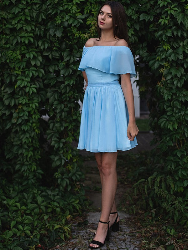 A-Linie/Princess-Linie Ärmellos Chiffon Off-the-Shoulder Rüschen Kurz/Mini Homecoming Kleider Cocktailkleid