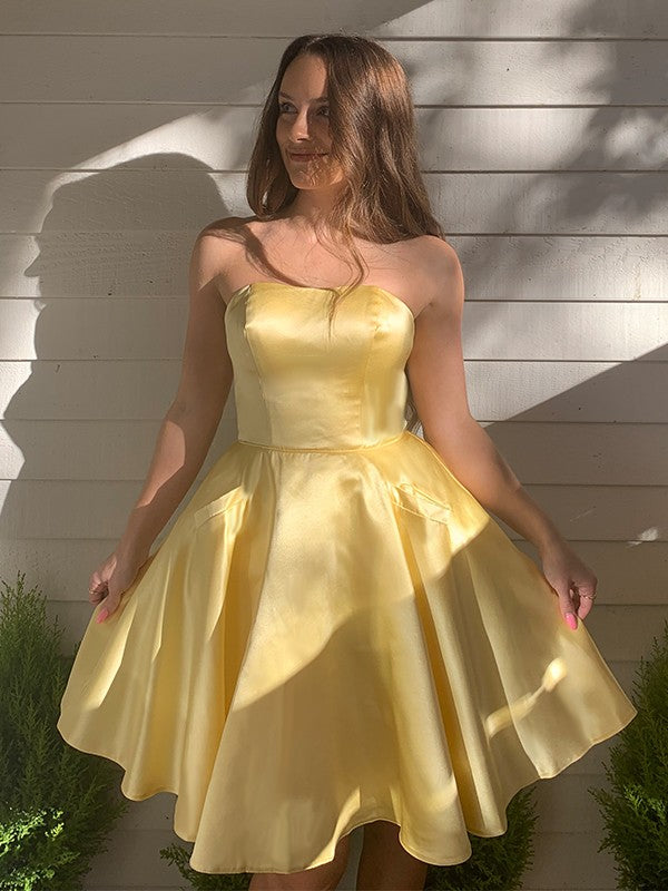 Vestido de cóctel de graduación, corte A/princesa, sin tirantes, de satén, con volantes, sin mangas, corto/mini